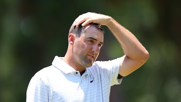 While Rory McIlroy is in contention at the top of the leaderboard, Scottie Scheffler found himself in an unusual position at Pinehurst No. 2 on Friday.